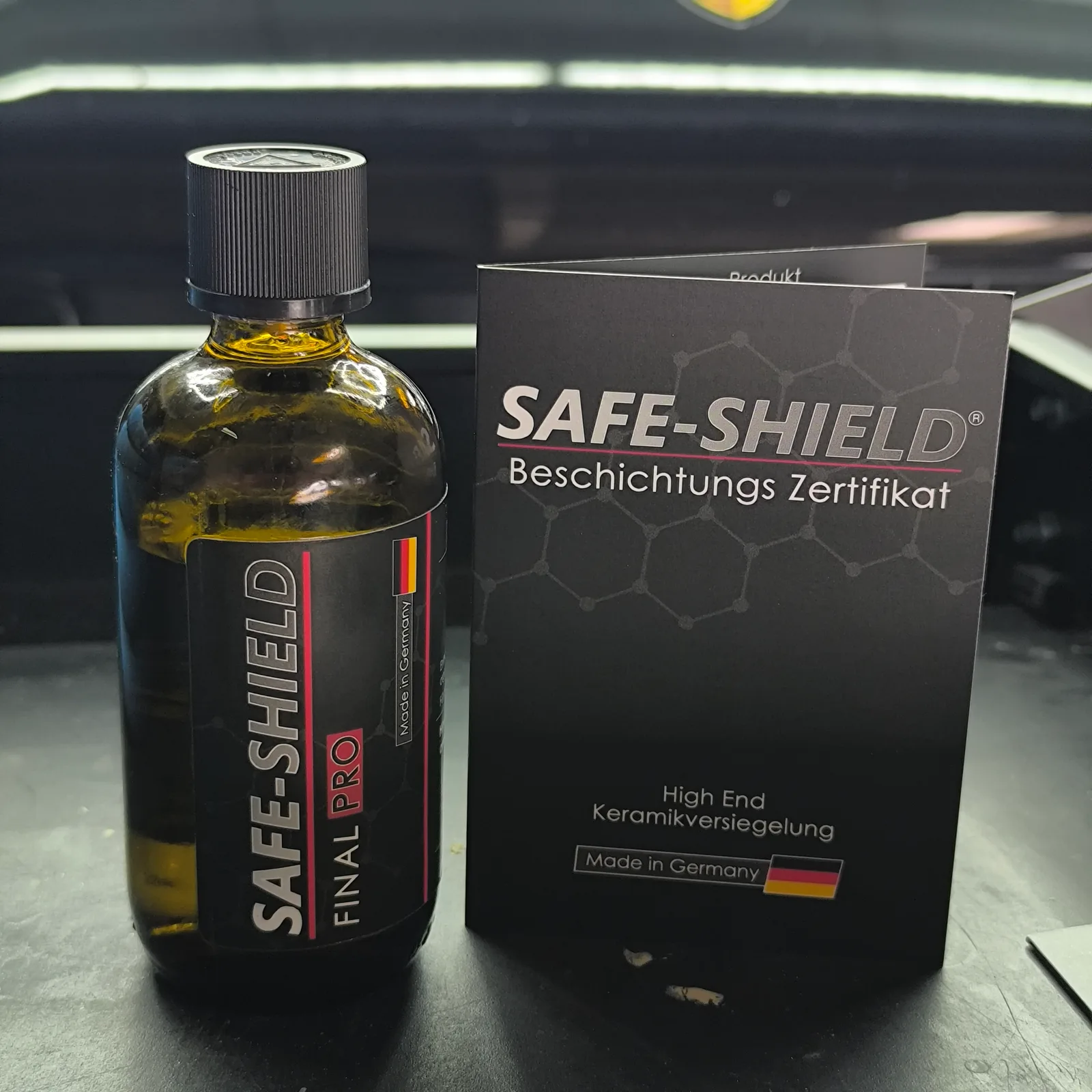 Safe-Shield Final Pro Keramikversiegelung neben dem Beschichtungs-Zertifikat